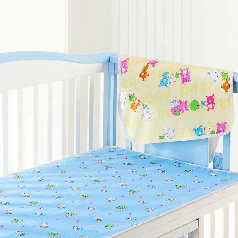 Pasgeboren zuigelingen luier veranderende pad urinoir pad voor babybed waterdichte katoenen doek luier veranderende mat voor crib geel roze blauwe 3 kleuren