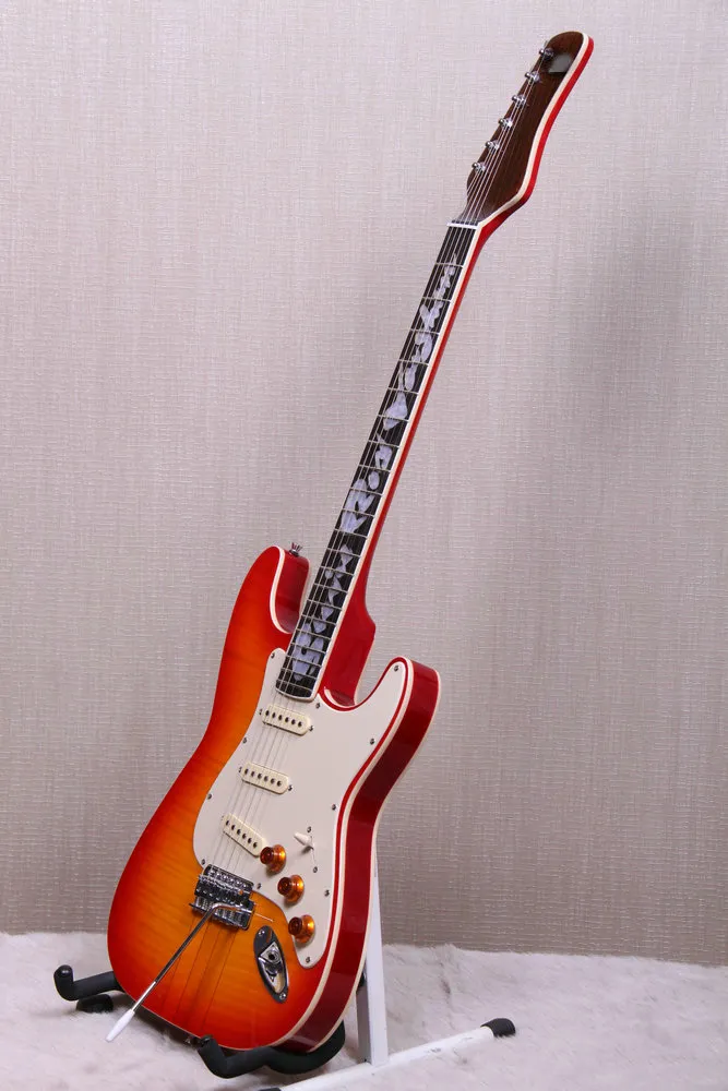 スティービーレイヴォーン　ハミルトン　Main 風コピーギター！　希少！ 本に一致したカーリーメープルトップフレームメープルバックを備えた