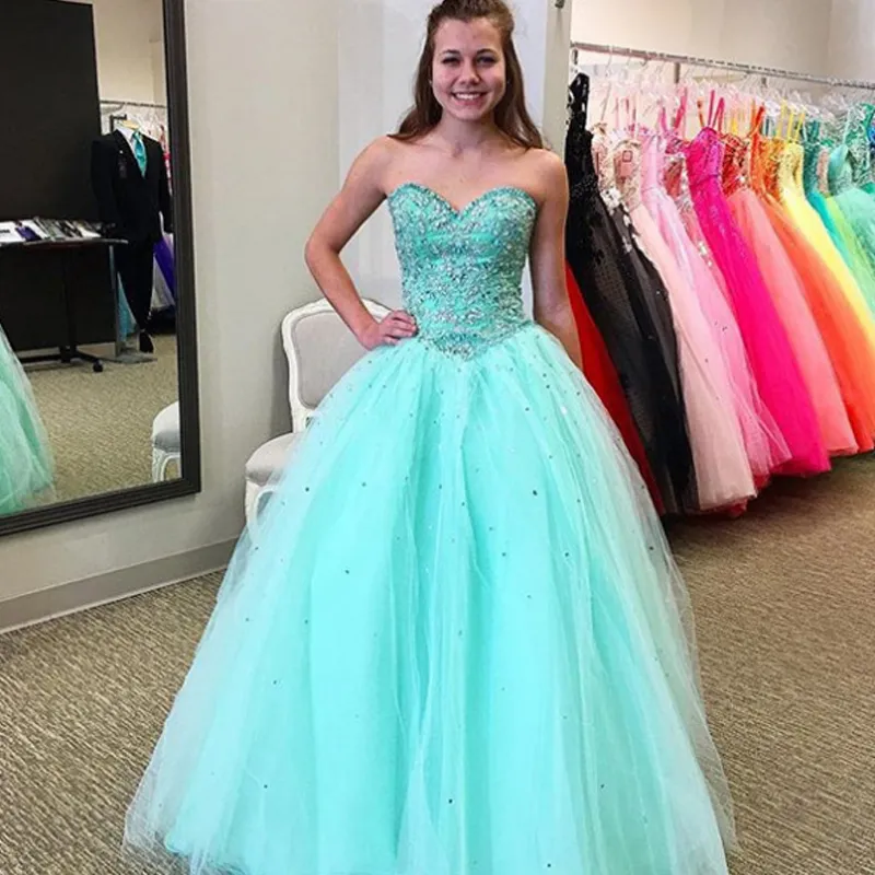 Aqua Blue Quinceanera Suknie Zroszony Koronkowe Aplikacje Sweet 16 Dress Sweetheart Dekolt Bez Rękawów Formalna Party Party Suknie Tulle Spódnica