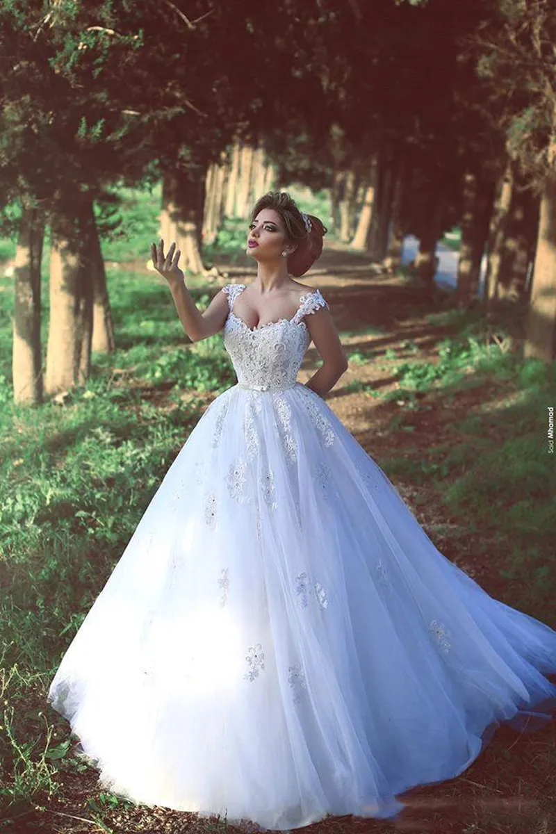 2018 Nouveau Vintage Arabe Dubaï Robes De Mariée avec Cap Manches Pleine Dentelle Appliqued Tulle Corset Robes De Mariée Robes De Noiva