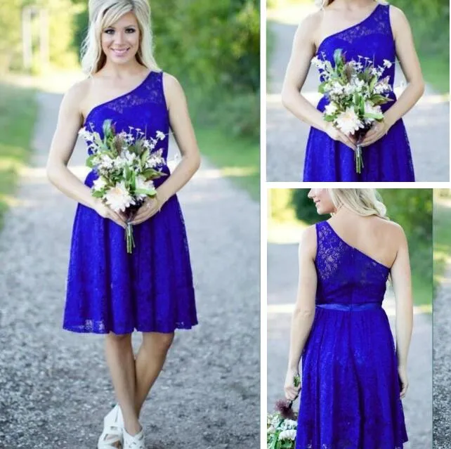 Royal Blue Simple One Shoulder Short Bridesmaid Dress Lace Knä Längd A-Line Zipper Elegant Bröllopsfest Klänningar Klänning
