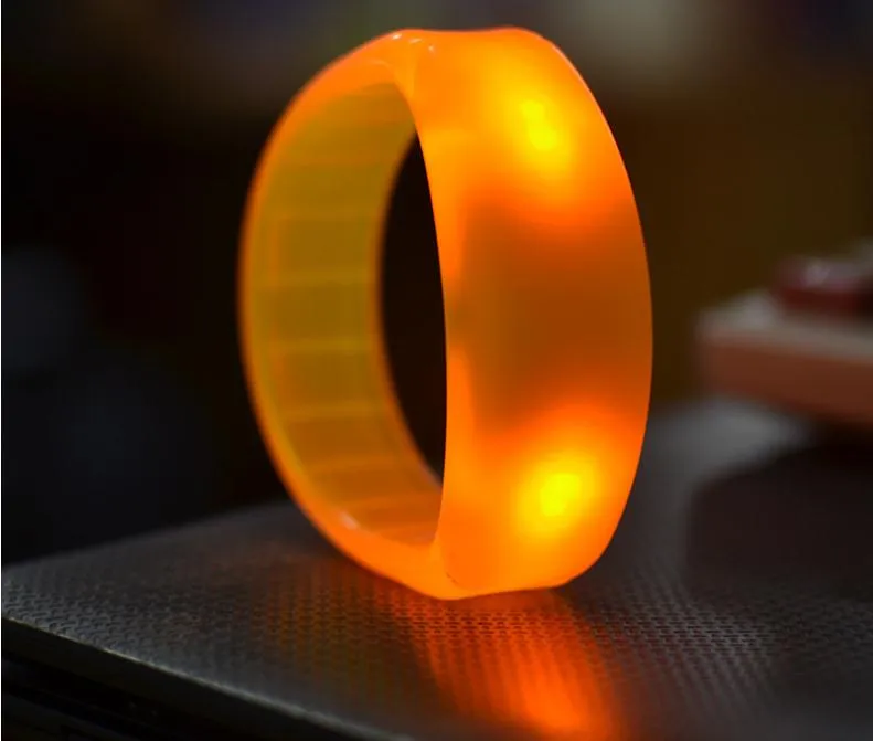 contrôle du son LED clignotant bracelet éclairer bracelet bracelet musique activée veilleuse club activité disco jouet de joie SN243