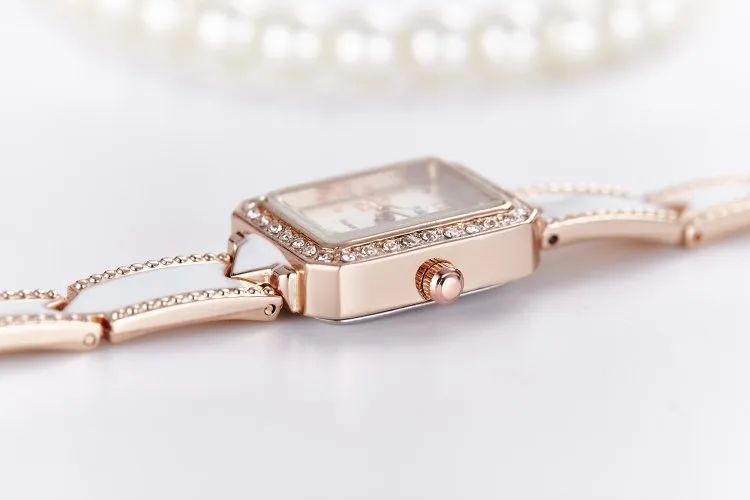 Women fashion dress watches Bracelet strap design white Retro Style Quartz watch Good gift Female wristwatch Rhinestone Casual clo252S