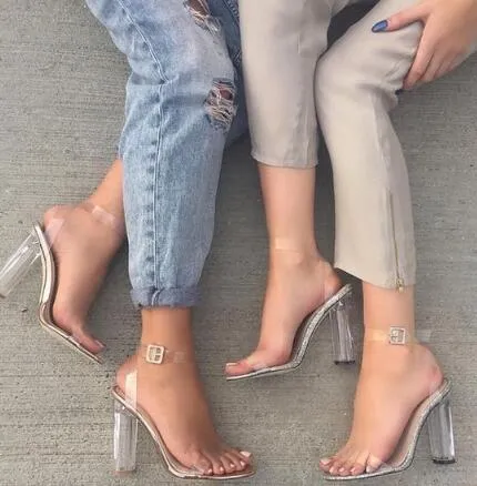 Transparent pvc ankel spänne band kvinnor sandaler öppna tå klara höga klackar skor kim kardashian stil kvinnor pumpar