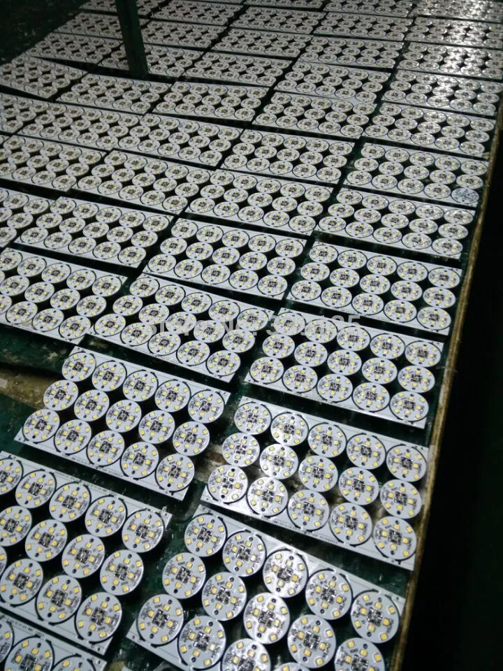 E10 PUNCEMENT LED LED FUNFAIR مصباح AC60V 12leds 32mm وحدة LED ضوء مضاد للماء IP44 باللون الأخضر الأزرق الأزرق الأبيض الدافئ الأبيض 328Y