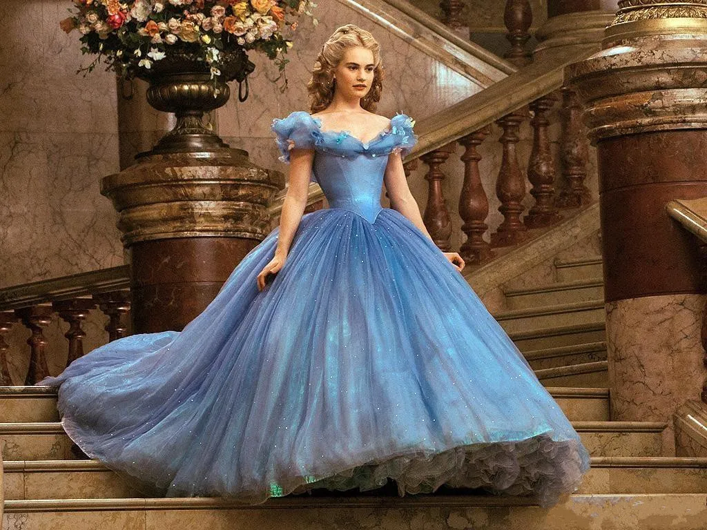 Cinderela Quinceanera Vestidos 2019 Novo Romatic Céu Azul Fora Do Ombro Floral Longo Organza Formal Vestido de Baile Cosplay Vestido de Baile