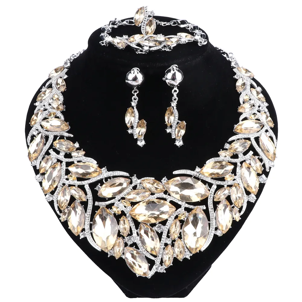 2018 New Fashion Strass Crystal Statement Collana Set di gioielli da sposa Decorazione Collane Gioielli Regali per le donne