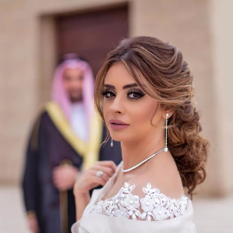 2018 Luxury Saudi Arabic Wedding Dresses Applices Pearled Tulle Scoop Off Shoulder Dubai Maternity Style Wedding Gowns2651565