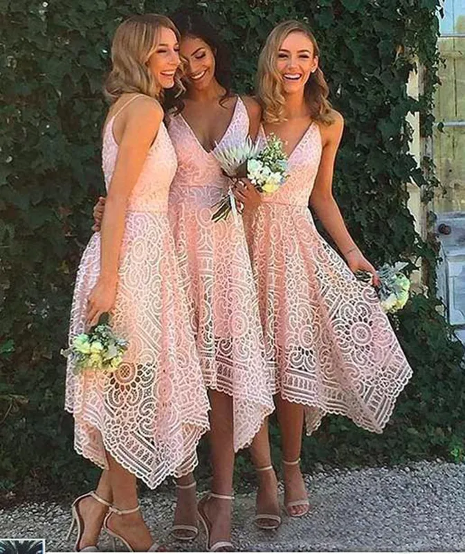2019 년 새로운 신부 들러리 드레스 차 길이 핑크 레이스 불규칙한 밑단 스파게티 스트랩 하녀 명예 국가 비치 웨딩 파티 게스트 가운
