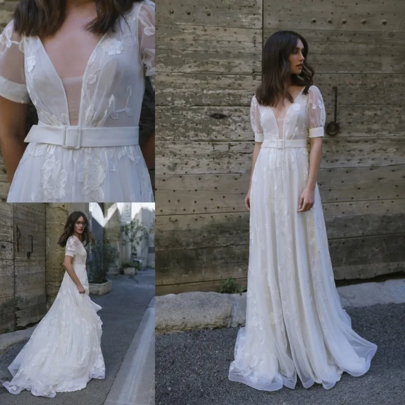 Lihi Hod 2019 Bröllopsklänningar Tulle Lace Applique Deep V Neck Bridal Gowns Robe de Mariée Plus Size Short Sleeves Bröllopsklänning