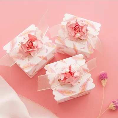 Nouveau Mariage Favor Boxes Creative Paper Cadeaux Boîtes Couleur rose avec ruban de dentelle Baby Douche fête Arr