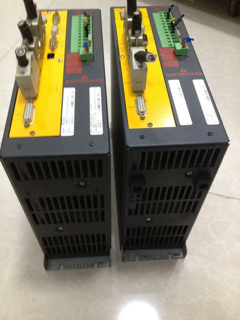 BUM60-12/24-54-B-000 servoazionamento con scheda BUM60-VC-A0-0001 uesd in buone condizioni può funzionare normalmente