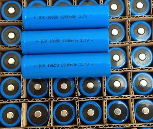 /lote 3.7v 18650 2200mAh Baterias de íon de lítio recarregáveis ​​com tampa plana para o banco de energia de lanterna LED