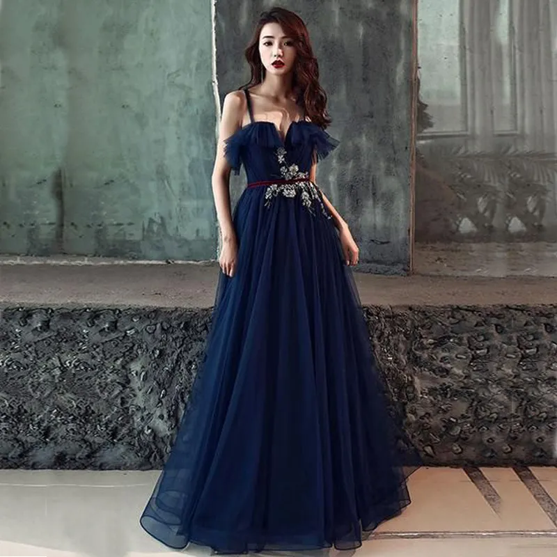 2019 Stunning Navy Blue Prom Dresses Spaghetti Straps Ruffles Neck Lace Appliques A-line Evening Party Gowns Floor Length with Sash