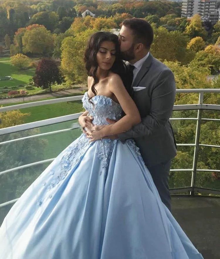2018 Quinceanera Ball Gown Dresses Sweetheart Light Sky Blue Flowers Lace Applique Sweet 16 Plus Size Satin Party Prom Evening Gowns Wear