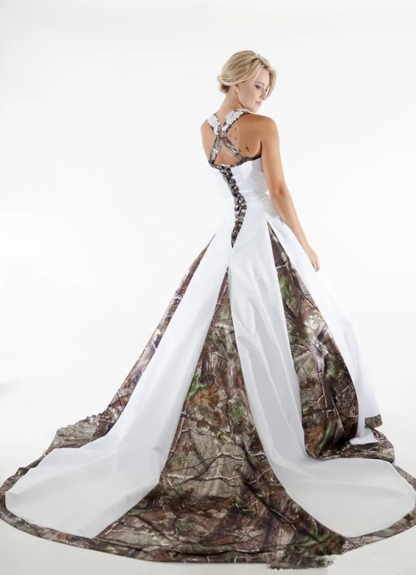 Splendidi abiti da sposa A Line Halter Camo Realtree Print Ricamo Criss Cross Long Sweep Train Abiti da sposa formali