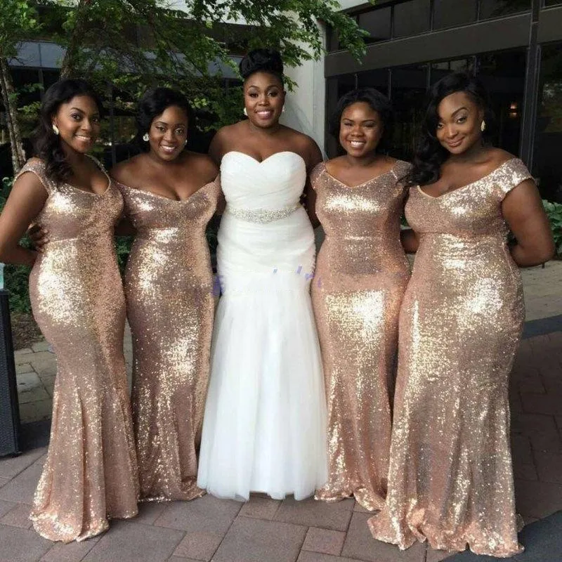 2022 Vestidos de dama de honor de sirena brillante de oro rosa africano Fuera del hombro Lentejuelas Cuello en V Tallas grandes Vestidos de boda de playa sexy Champán de oro claro
