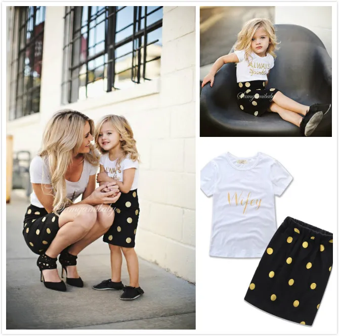 INS Mãe quente e Filha Saias de Algodão Dourado Carta Impresso T-shirt + Preto Rodada Dot Saia Ternos Família Combinando Roupas