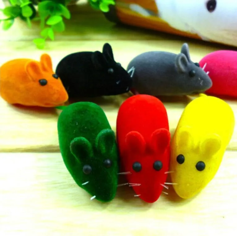 猫のおもちゃのマウス小さなげっ歯類マウスのぬいぐるみのおもちゃSqueakノイズサウンドグッズ猫犬ペットトリッキーなおもちゃ