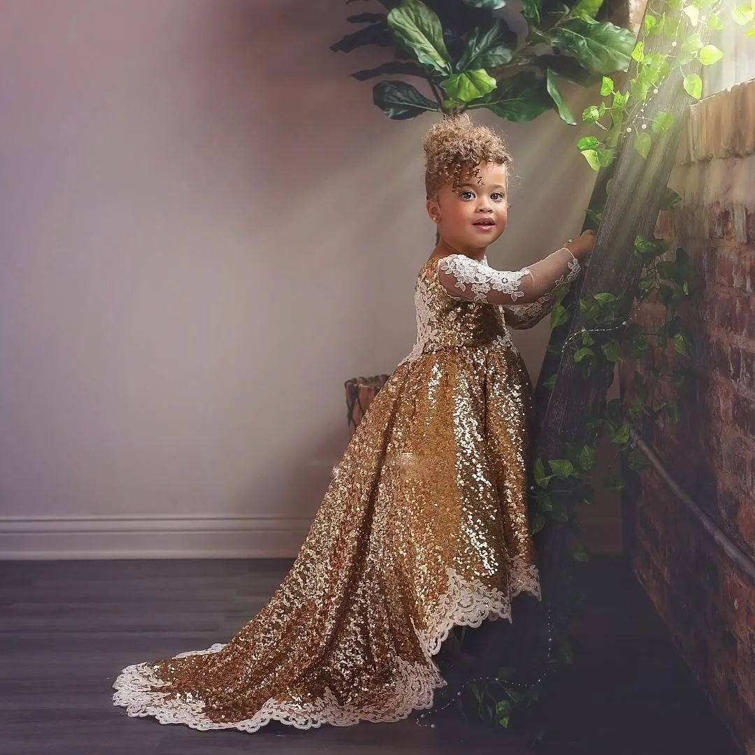 Niedliche Kleinkinder Gold Pailletten Mädchen Pageant Kleider Weiße Spitze Appliques Lange Ärmel HI LO Blumenmädchenkleider Teens Party Kommunion Kleid