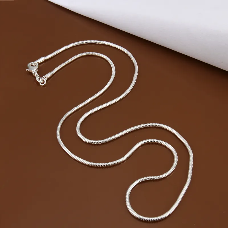 100st Partihandel Billiga 925 Silverpläterad 2mm Snake Chain Halsband 16 18 20 22 24inches Mixed Size Mode Smycken för kvinnor och män