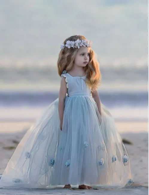 Quadrado vestido de Baile Tule Mão FEITA Flor Bonito Luz Do Céu Azul Laço Vestidos de Casamento Vestidos Da Menina de Flor Personalizado FEITO
