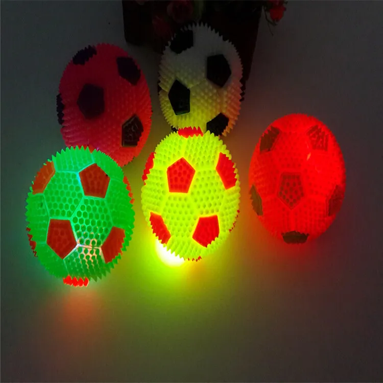 Novelty Lighting Elastic Vent Ball LED Luminescens Barn Kreativa leksaker Press Sounding Plush Fotbollsdesign Multi Color Toy