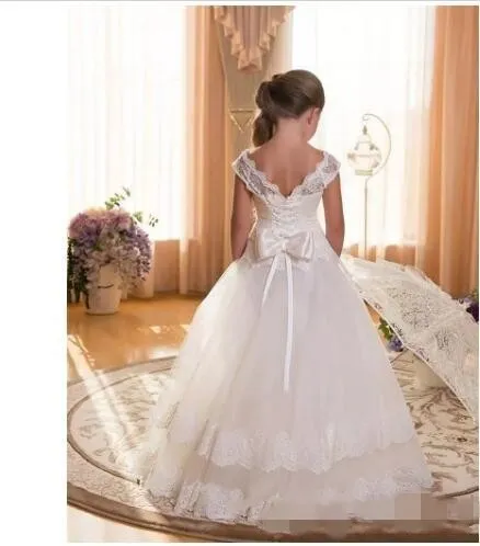 2019 Cheap Flower Girls Dresses for Weddings bow ribbon Scoop Backless With Appliques Princess Children First Communion Dresses