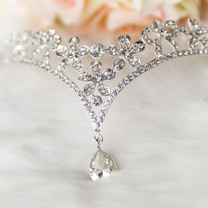 Tocados de mujer de estilo coreano Flor de cristal de Austria Forma de V Gota de agua Corona Tiara Ropa para el cabello Boda Accesorio de joyería nupcial Pieza para la cabeza