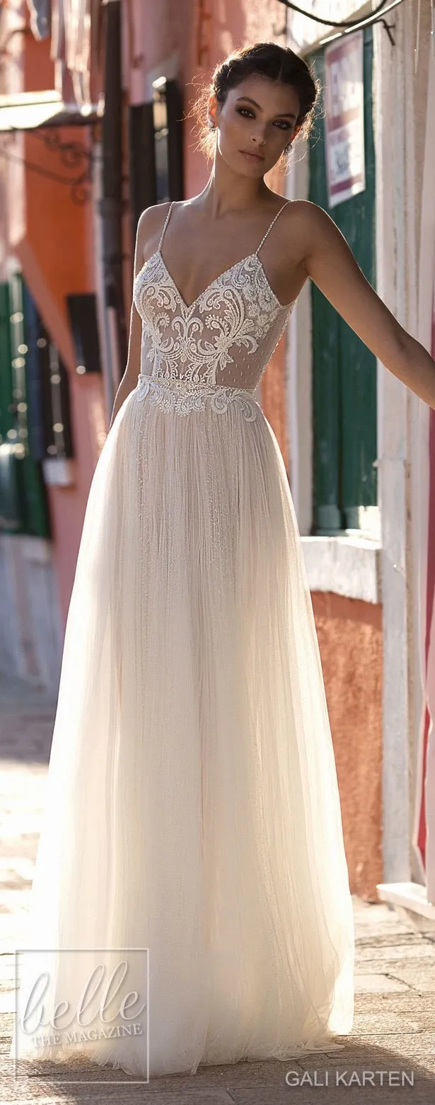 2020 Gali Karten Bröllopsklänningar En Linje Spaghetti Sweep Train Lace Applique Pärlor Beach Bröllopsklänning Illusion Billiga Bridal Gown Plus Storlek