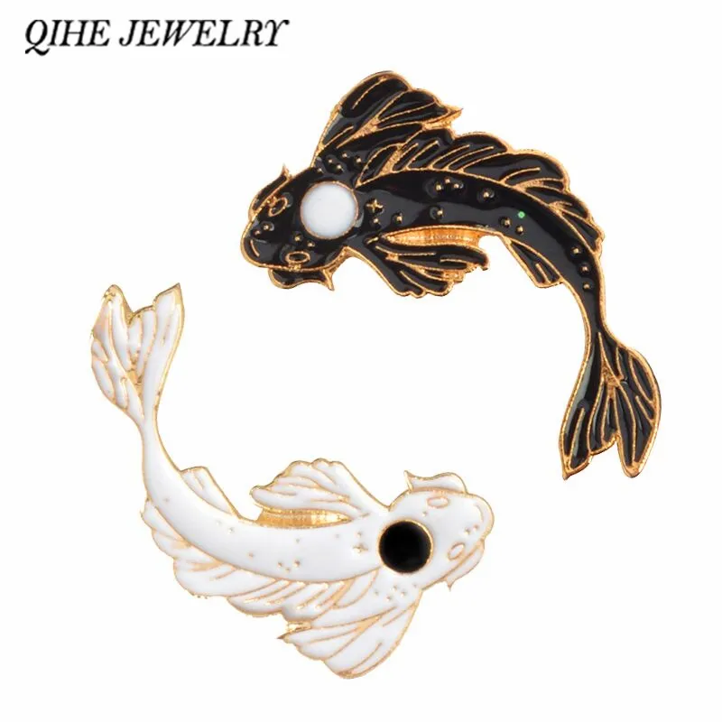 QIHE Sieraden Yin Yang Koi Pins Japanse Vis Goudvis Harde Emaille Reverspeldjes Rozetleri Broches Hayvan Pins Cloleection Arkadaşlar için