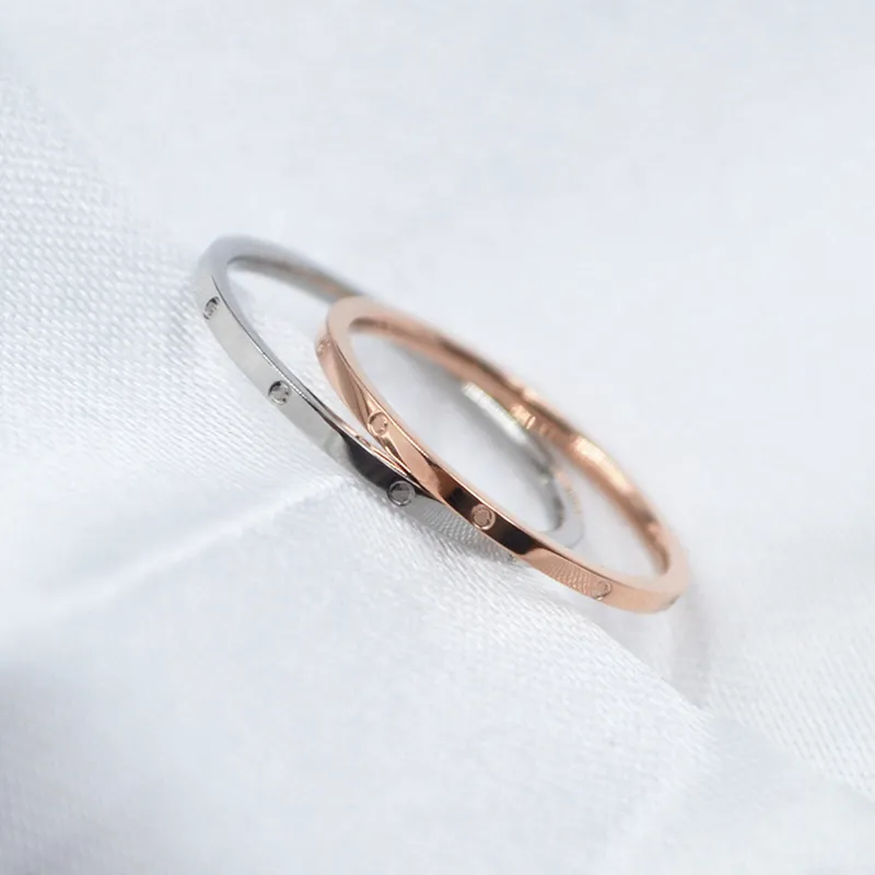 Anello lucido in acciaio al titanio argento alla moda, gioielli in acciaio al titanio, anelli per coppia, anelli in oro rosa da donna, punti Giappone e Corea del Sud