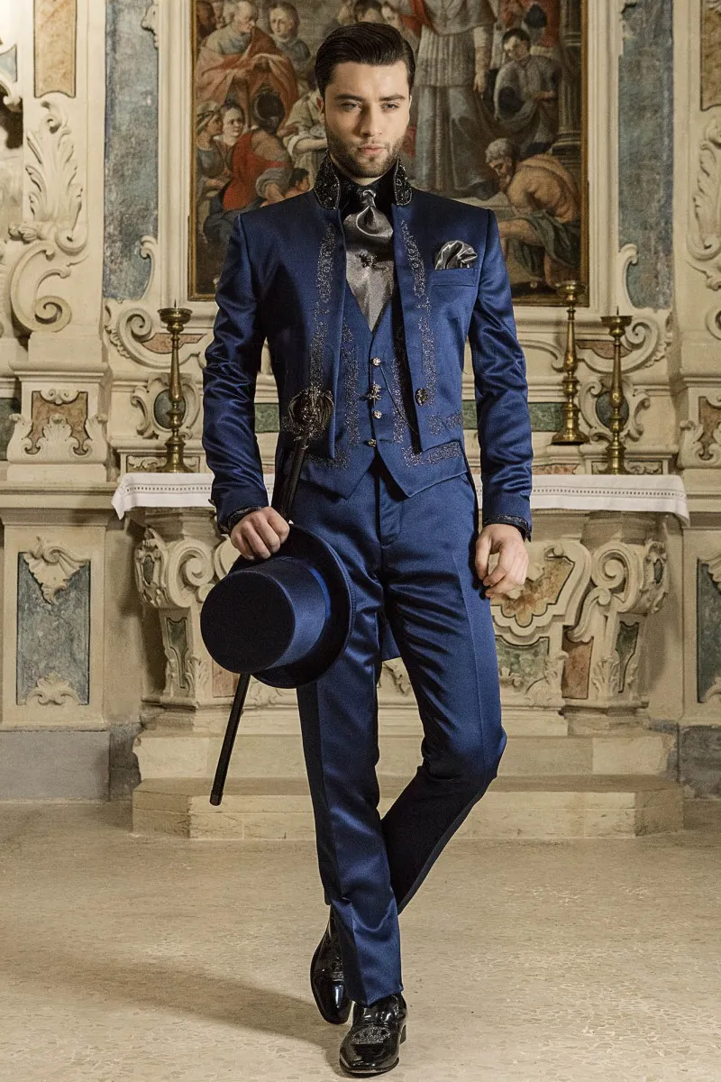 Smoking da sposa moderni più recenti Collo alto Tessuto in raso blu Alta qualità Nuovo design Uomo Abiti formali Set di abbigliamento per lo sposo