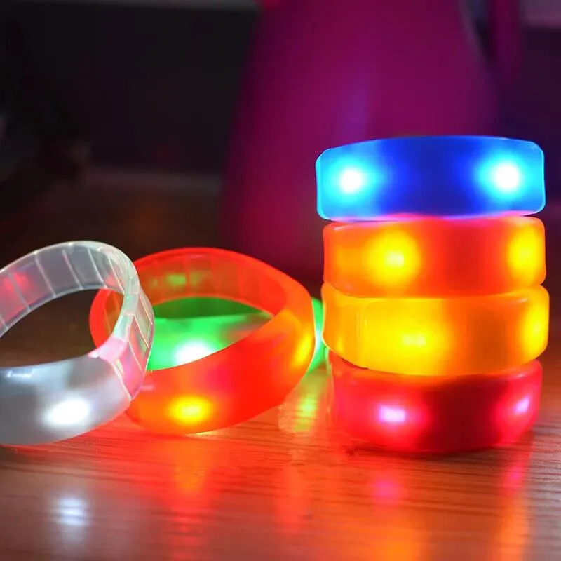 Müzik Aktif Ses Kontrolü Yanıp Sönen Led Bilezik Işık Kadar Bileklik Bileklik Kulübü Parti Bar Cheer Aydınlık El Yüzük Glow Stick LX4164