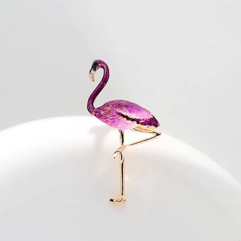 Unisex mode män kvinnor brosch guldpläterad blå / grön / röd / lila svart flamingo kostym lapel pin brosch för fest bröllop nl-703