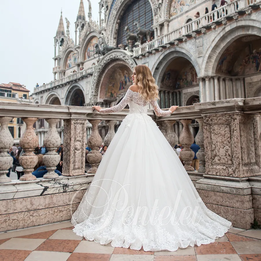 Robes de mariée Bateau, épaules dénudées, manches longues, dentelle, fleurs 3d, Tulle, fermeture éclair avec bouton, Style 2210