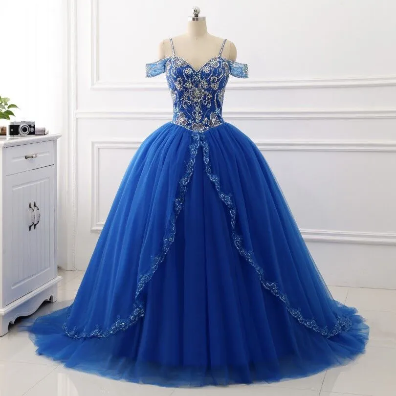 2023 Mode Épaule Froide Royal Blue Sweet 16 Robes De Bal Robe De Bal Tulle Brillant Cristal Perlé Corset Retour Robe De Quinceanera Pas Cher Nouveau