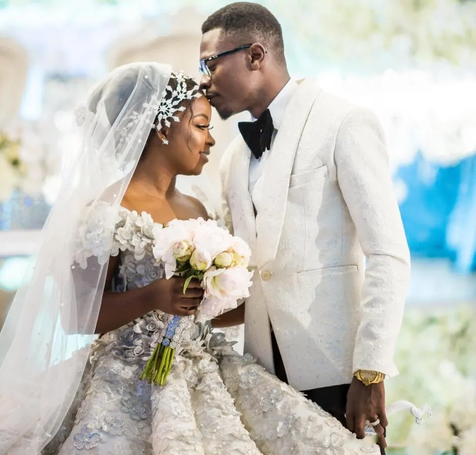 Lindo mais vestidos de casamento de tamanho longo fora do ombro artesanal 3d laço flores africano lace vestido praia vestidos de noiva