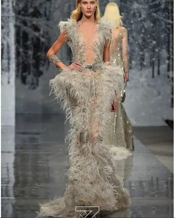 Aftonklänning Ziad Naked Yousef Aljasmi Kim Kardashian V-Neck Feather Orstrich Crystal Mermaid Almoda Giannyazar Zuhlair Murad Ziadnakad