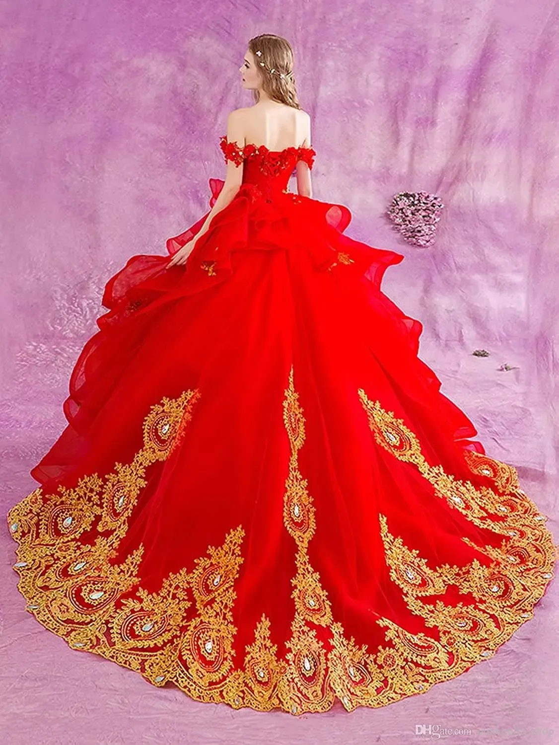 2018 vestido de baile vermelho vestidos quinceanera com apliques de ouro fora do ombro varredura trem 3d flor babados vestidos de festa de baile para swe242t