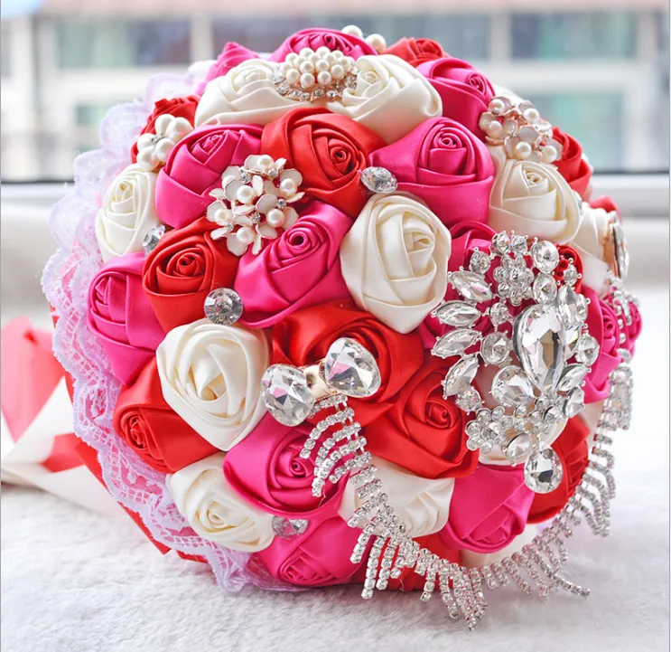 Fiori fatti a mano primaverili Bouquet da sposa in raso Bling Bling Spilla di cristallo Rosa artificiale Fornitore di matrimoni Bouquet 20215562107