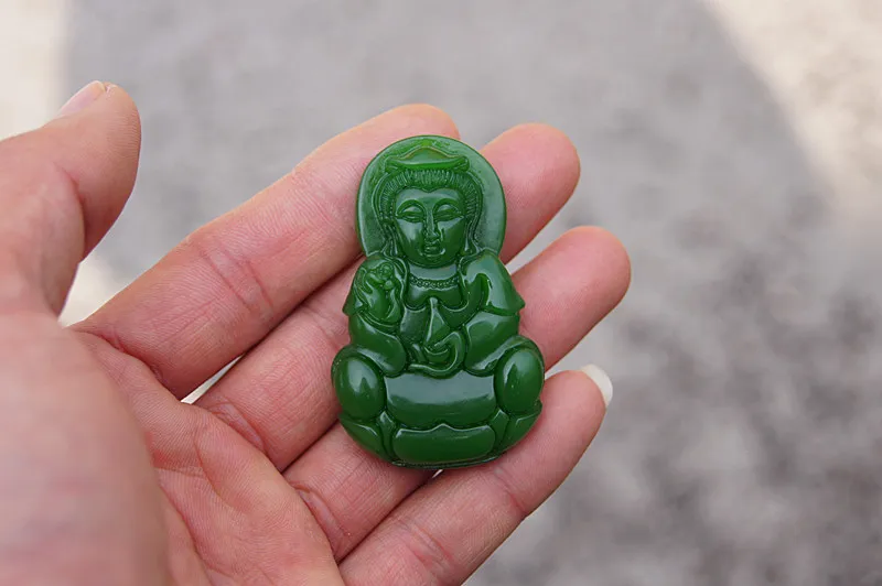 Gratis leverans - vacker yttre mongoliet Jade gudinna av Mercy Amulet. Handskuren halsband hängsmycke.