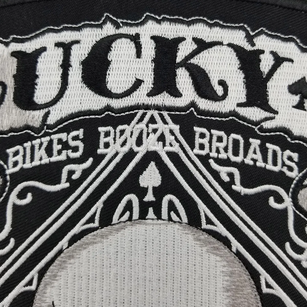 Toppe motociclisti con ricamo enorme personalizzato da 10,5 pollici giacca posteriore MC Surport PUNK LUCKY 7