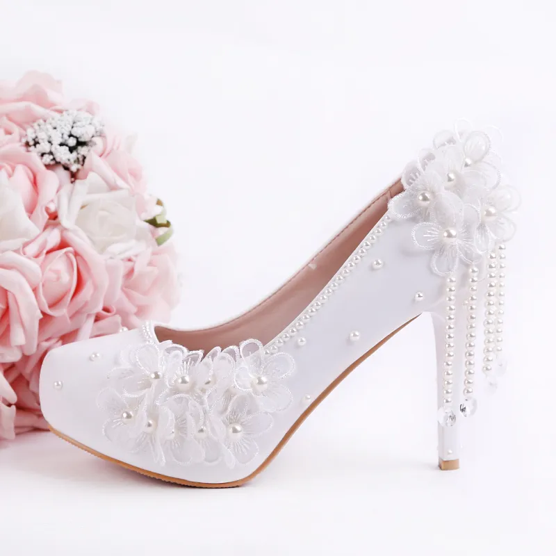 2018 princesse chaussures de mariage de style bout rond dentelle appliques perles de mariée chaussures à talons hauts blanc robe chaussure