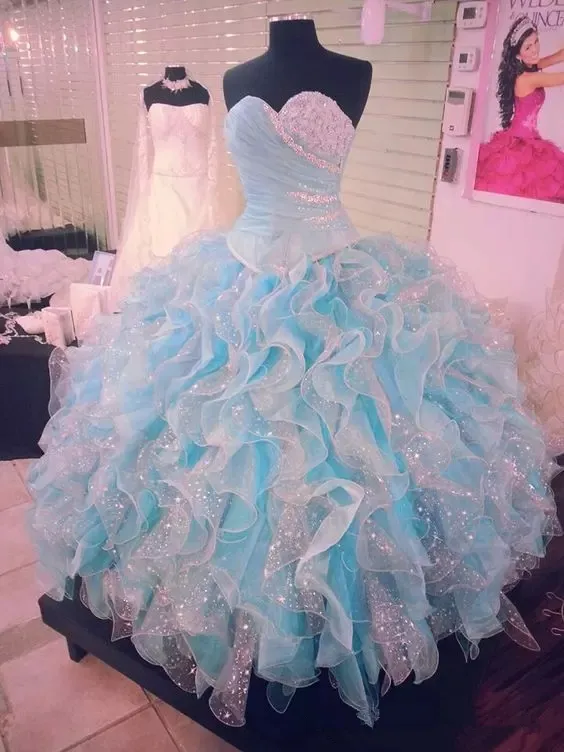 2018 Nieuwe Light Sky Blue Beaded Ball-jurk Quinceanera Jurken Sweetheart Hals Plooited Prom Gowns Organza Gegolfd Sweet 16 Jurk Q64