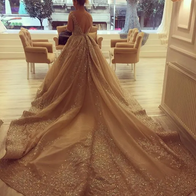 Luksusowy Dubaj Królewska Suknia Ślubna Kryształowe Koraliki Cekiny Aplikacja Z Długim Rękawem Suknie Ślubne Gorgeous Jewel Neck Plus Size Sukienka ślubna