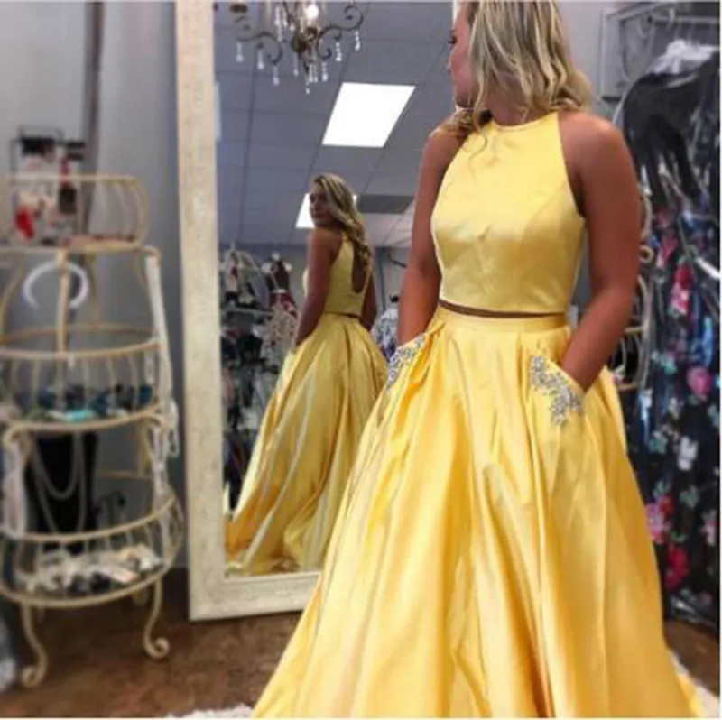 Sexy Halter Backless Yellow Evening Prom Dresses Sexy Two Pieces Long Formal Dress Party Wear Mujeres calientes Vestidos de noche por encargo