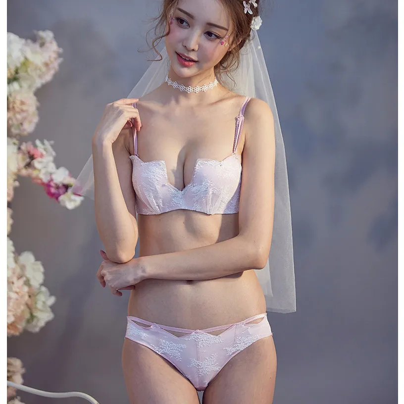 Media taza en V profunda muchachas del cordón de la ropa empujan hacia