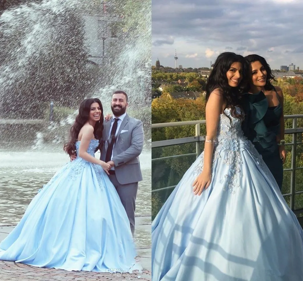 2018 Tquinceanera мяч платья платья милая светлое небо голубое 3D цветы кружева аппликация сладкий 16 плюс размер сатинировки вечеринка вечеринка вечеринка вечерние платья