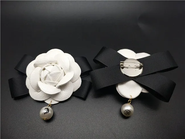 65 cm White Camelia Flower Brosch Women Camellia Brosches Pins Famous Brand Pearl Pendant White Flower Brosch Pin For Wedding1559810